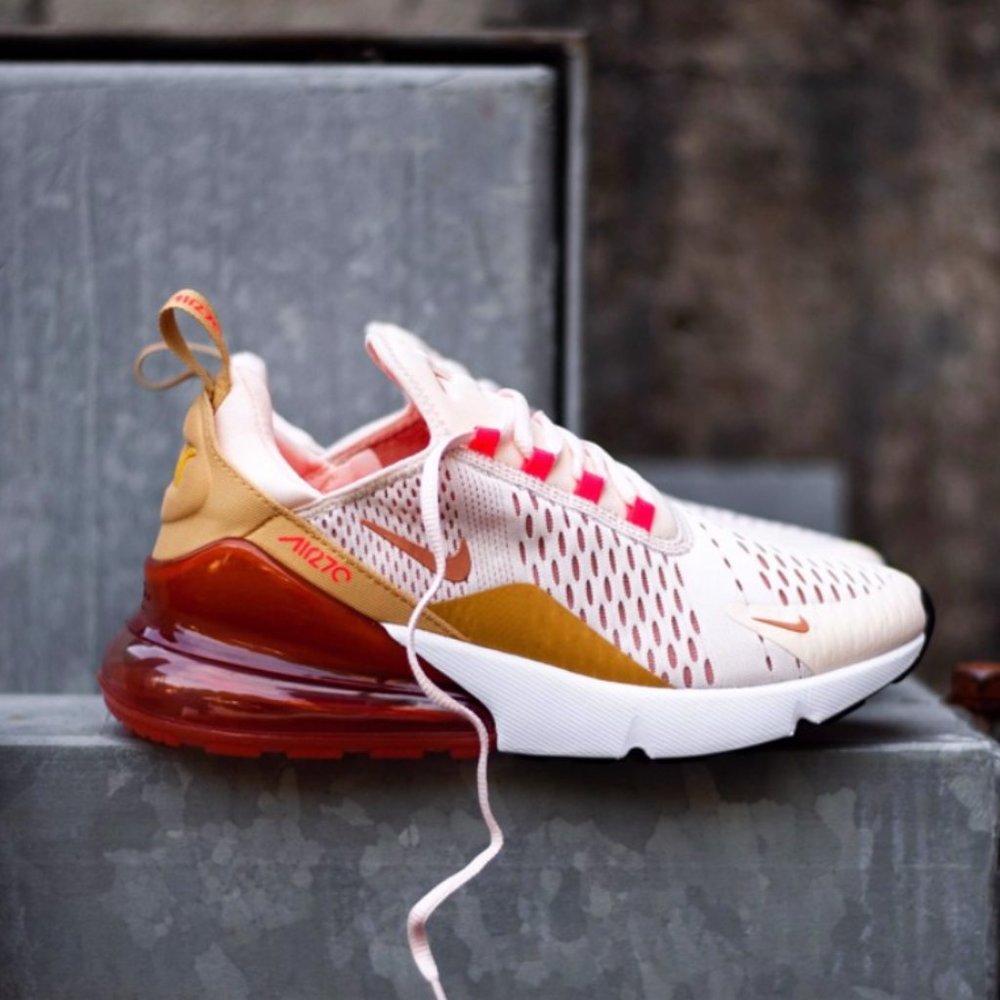 NIKE Air Max 270